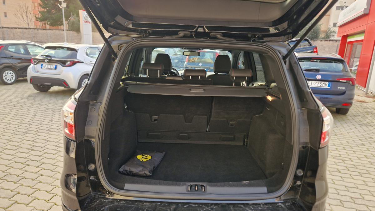 Ford Kuga 2.0 TDCI 180 CV 4WD Powershift ST-Line